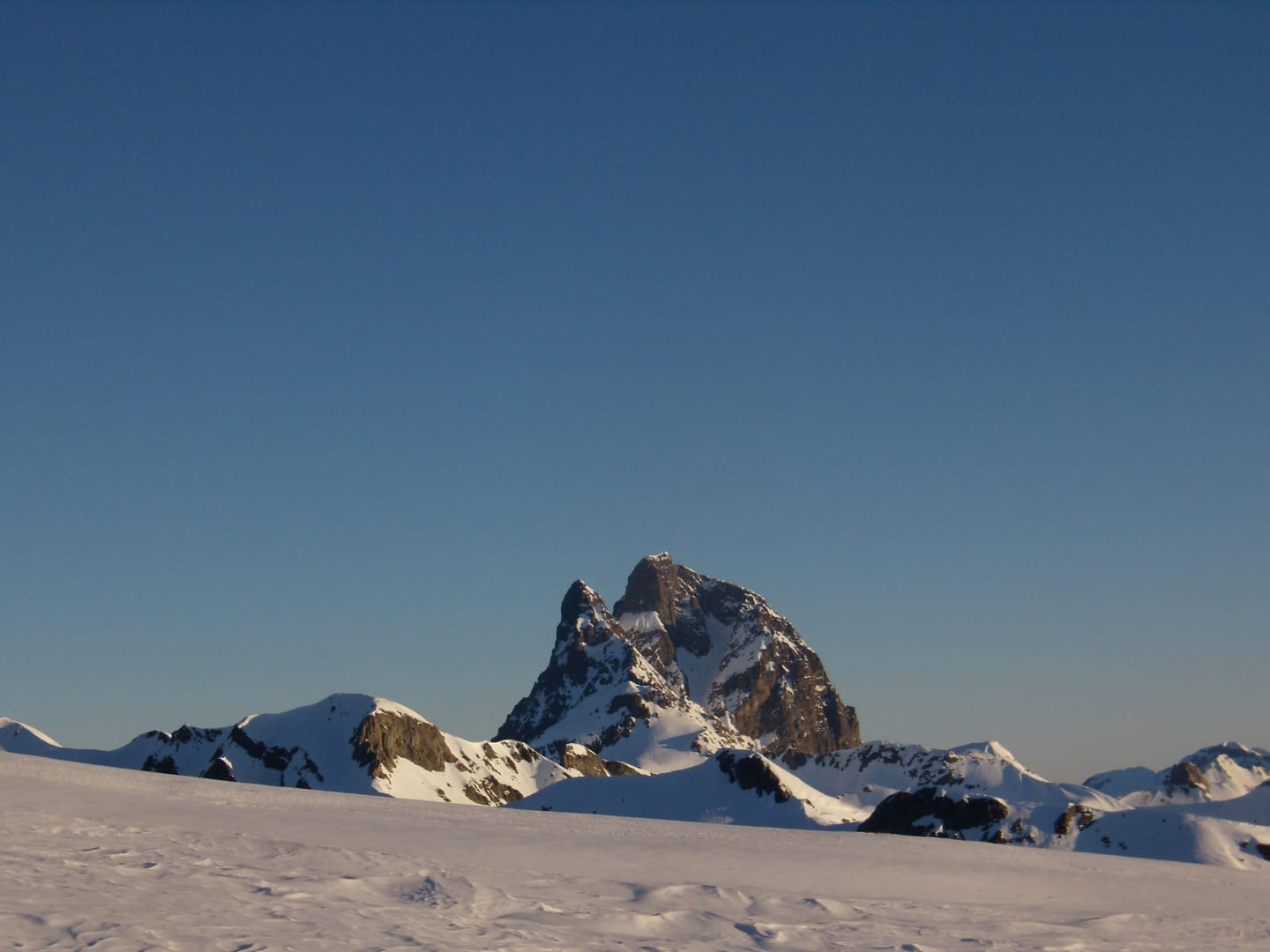 Rutas para recorrer el pico Midi d'Ossau